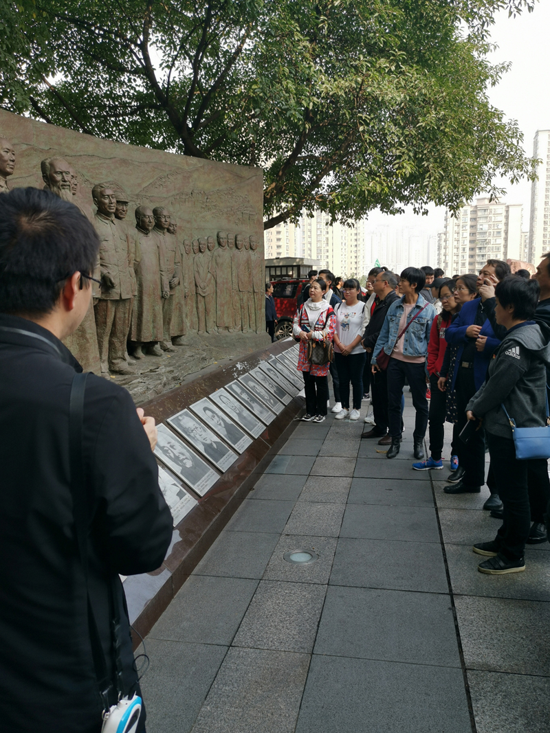 1573616624405774.jpg 10、講解員.jpg